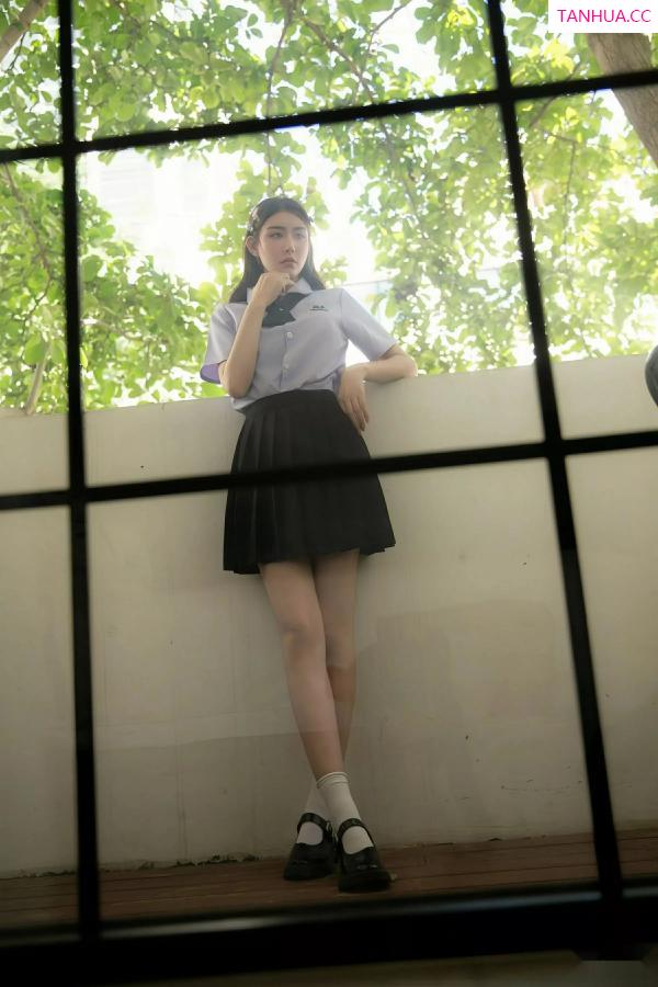   [XiuRen]高清写真图 2025.08.05 No.10622 悦兮 蓝色衬衣第8张图片